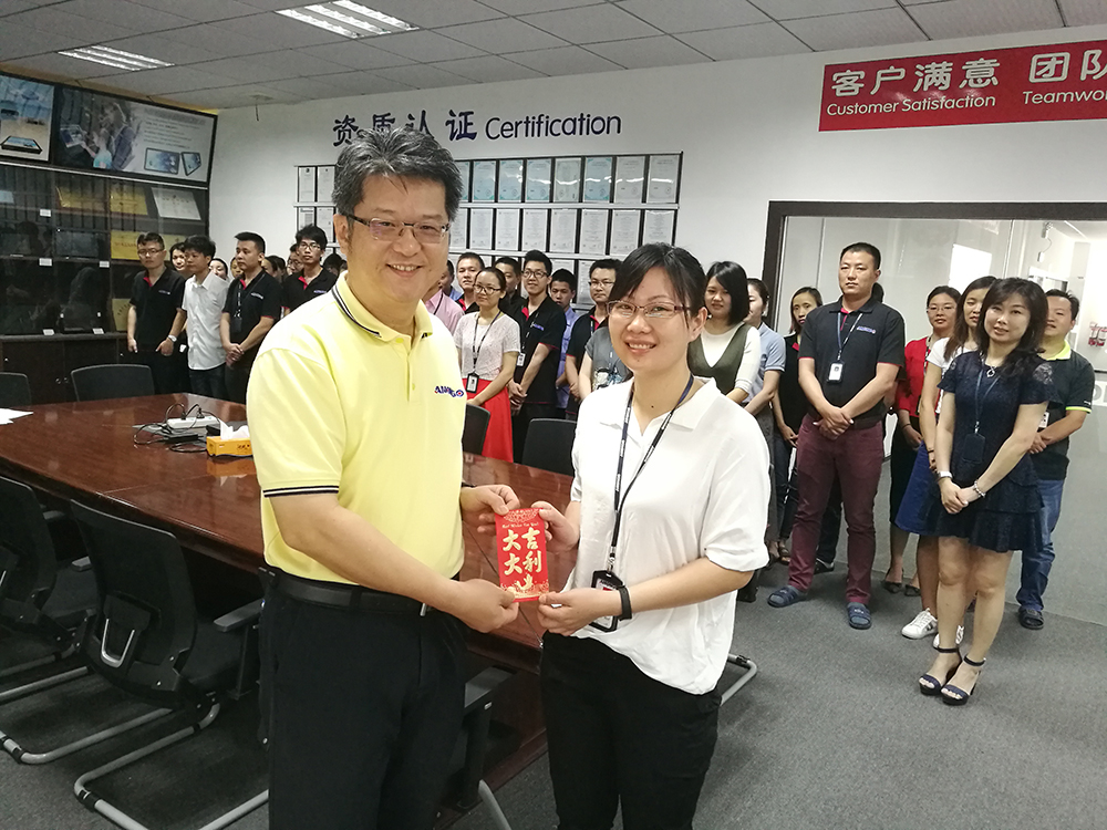 Outstanding employees' award meeting of April 2017